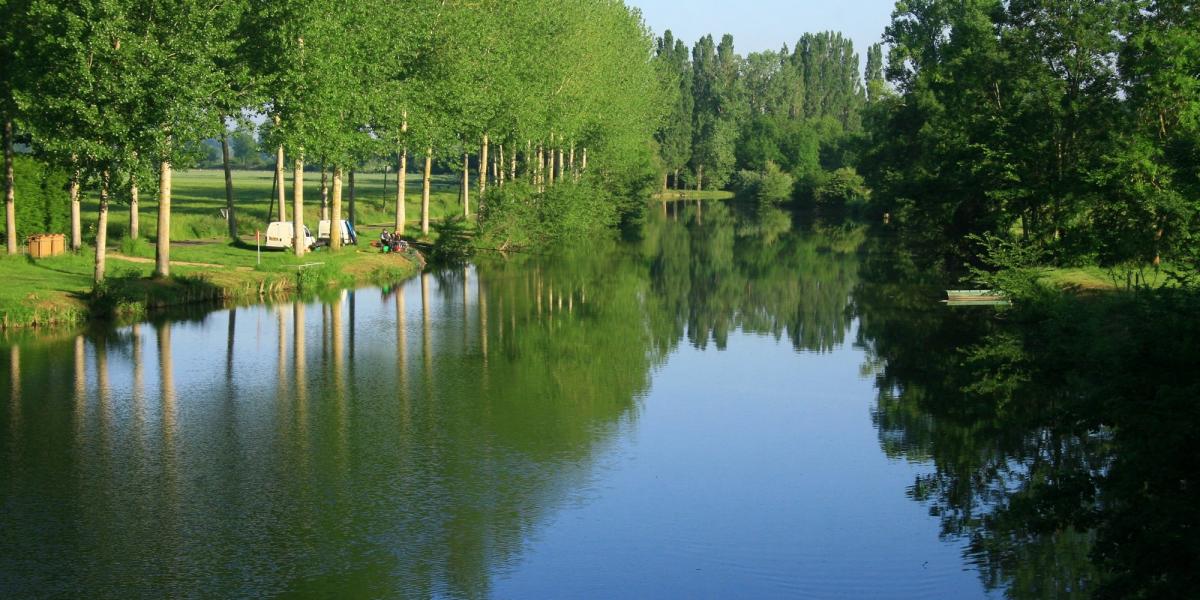 La rivière Sarthe Office de Tourisme des Alpes Mancelles