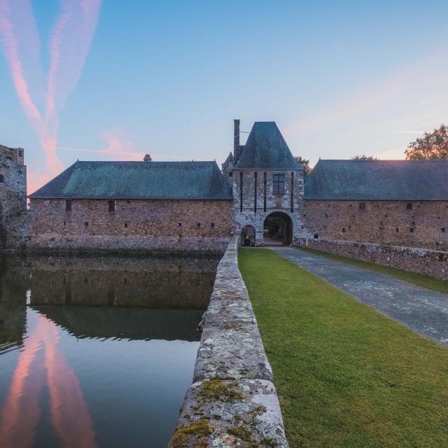 Schloss Gratot Coutances Tourisme Organisez Vos Vacances Dans La Manche