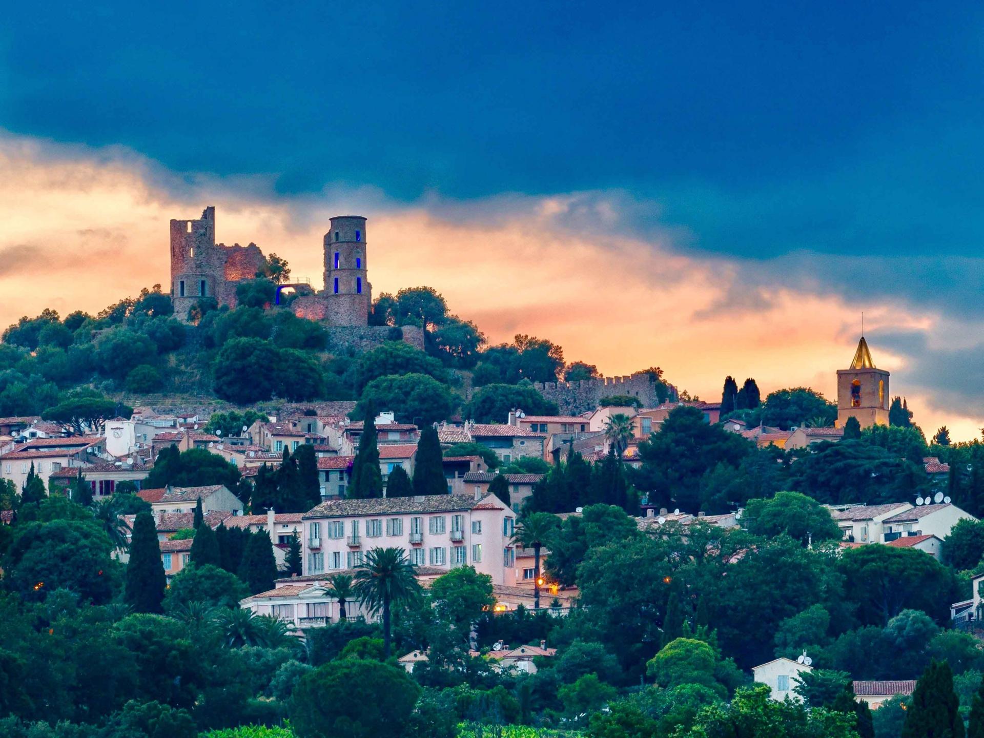 Le Massif Des Maures Aux Portes Du Village Grimaud Tourisme Le