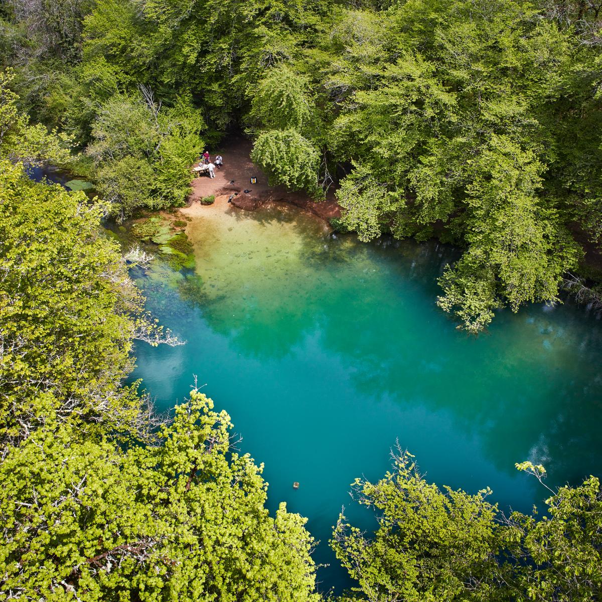 La Vall E De Louysse Et Sa R Surgence Aux Eaux Turquoise