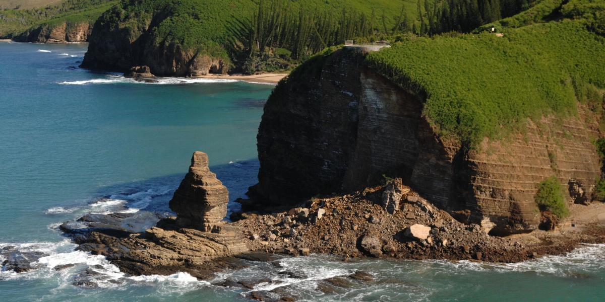 La Roche Percée et son Bonhomme Sud Tourisme Nouvelle Calédonie