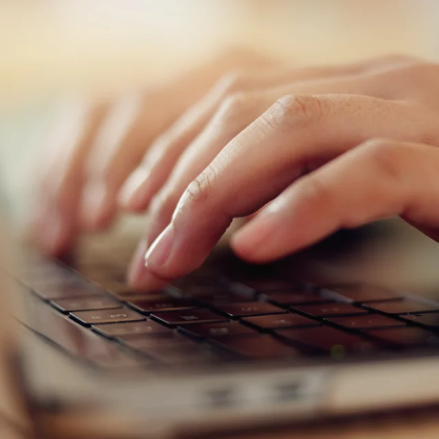 Travail sur ordinateur portable