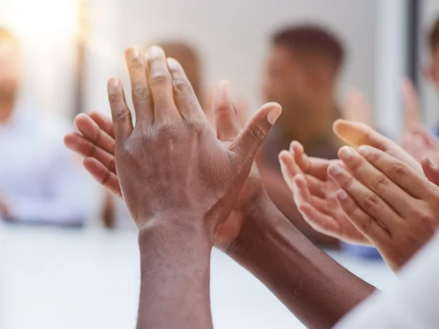 Réunion, applaudissements