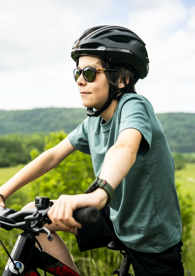 Mountainbiken in der Natur mit der Familie - Bugey