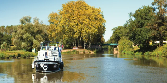Navigation at Pont de Vaux