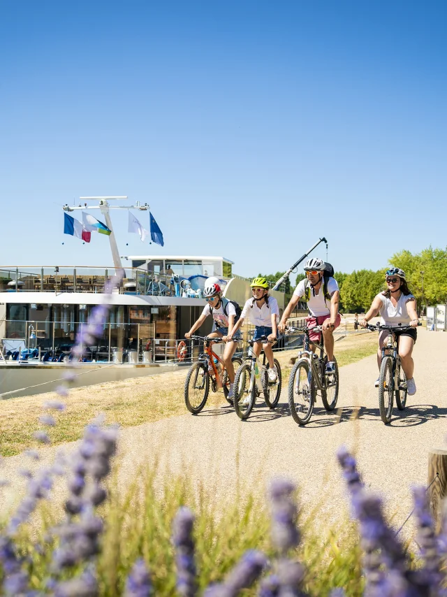 Bicycle tour on the Voie Bleue