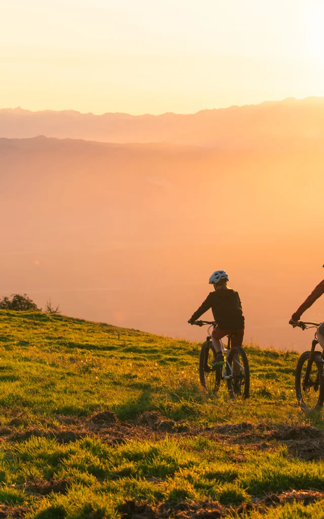 Mountainbiken in der Natur - Sonnenuntergang