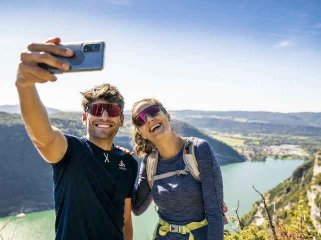 Selfie au-dessus du Lac de Nantua