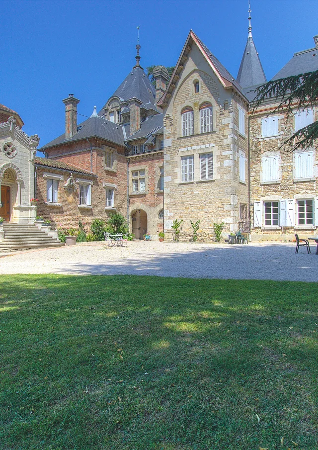 Unterkunft Authentisches Chateau de Varambon