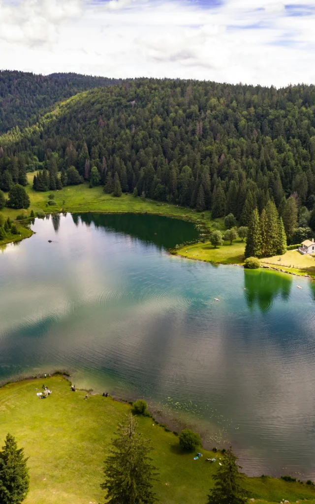 Le lac Genin a Charix