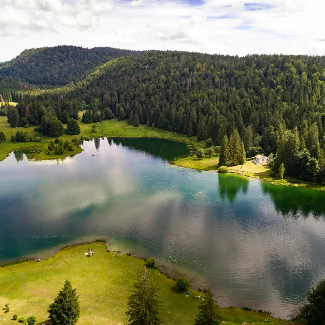 Le lac Genin a Charix