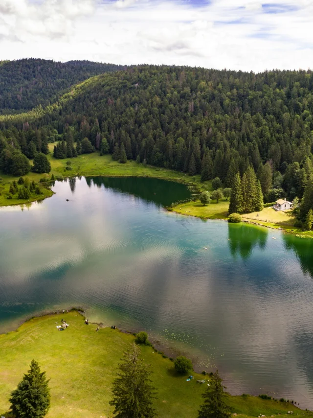 Le lac Genin a Charix