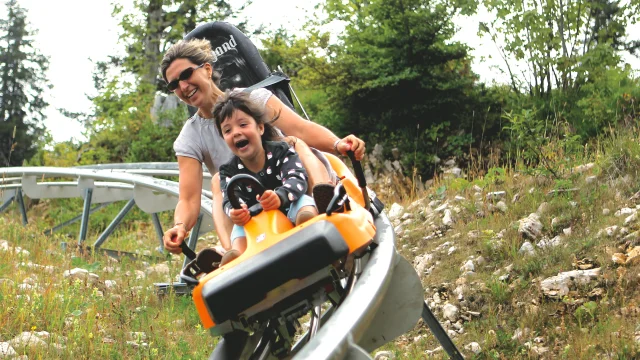 Outdoor, luge d'été à Monts Jura