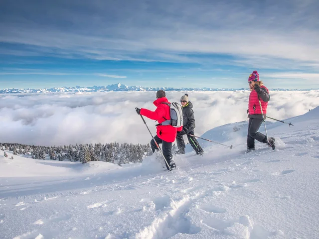 Outdoor Schneeschuhwandern mit der Familie