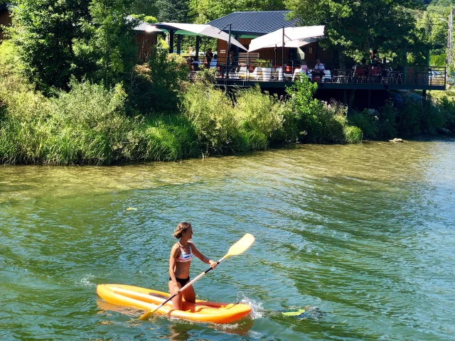 Baignade dans la rivière d'Ain et l'ile Chambod