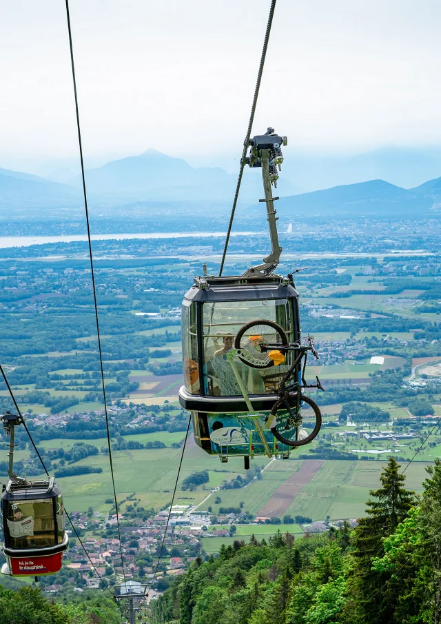 Monts-Jura cable car