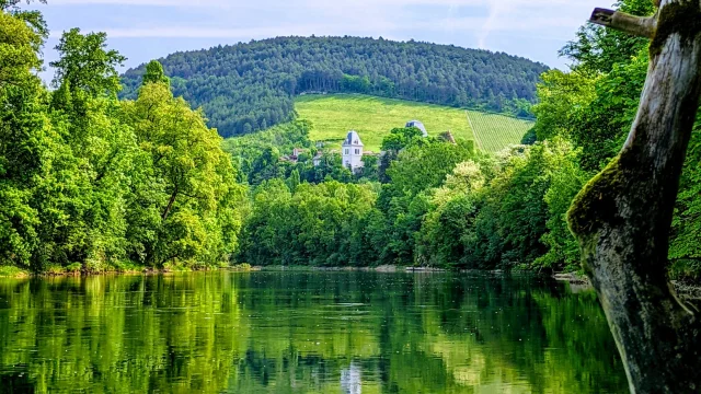 Château de la Cueille, vu de la rivière d'Ain