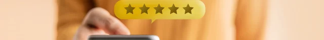 Personne qui note en ligne