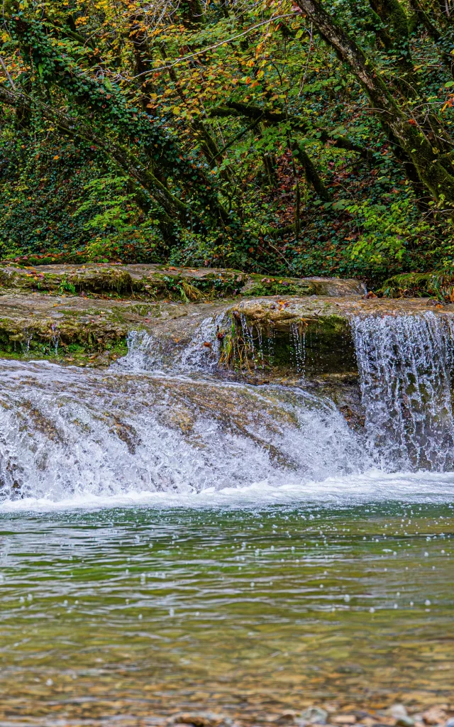 Vézeronce, rivière sauvage