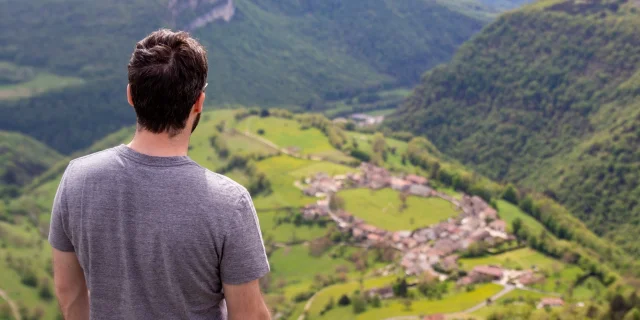 Panorama sur le village d'Oncieu depuis le Col d'Evosges