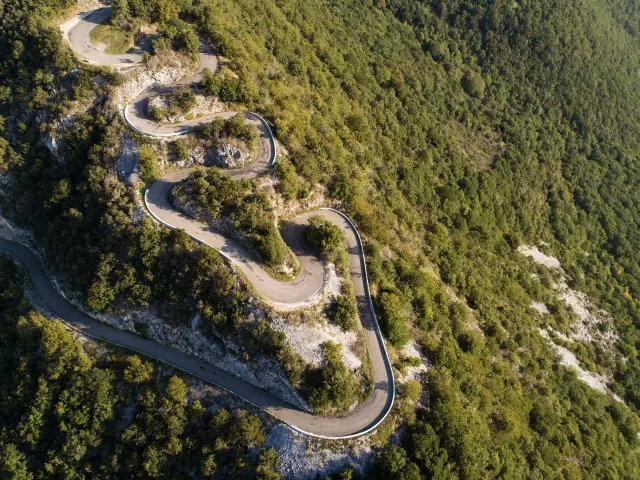 Lacets du Col du Grand Colombier, un défi à vélo
