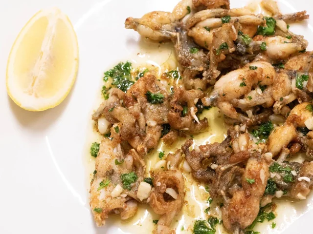 Grenouilles cuisinées comme en Dombes, Le Chalet De Brou à Bourg-en-Bresse
