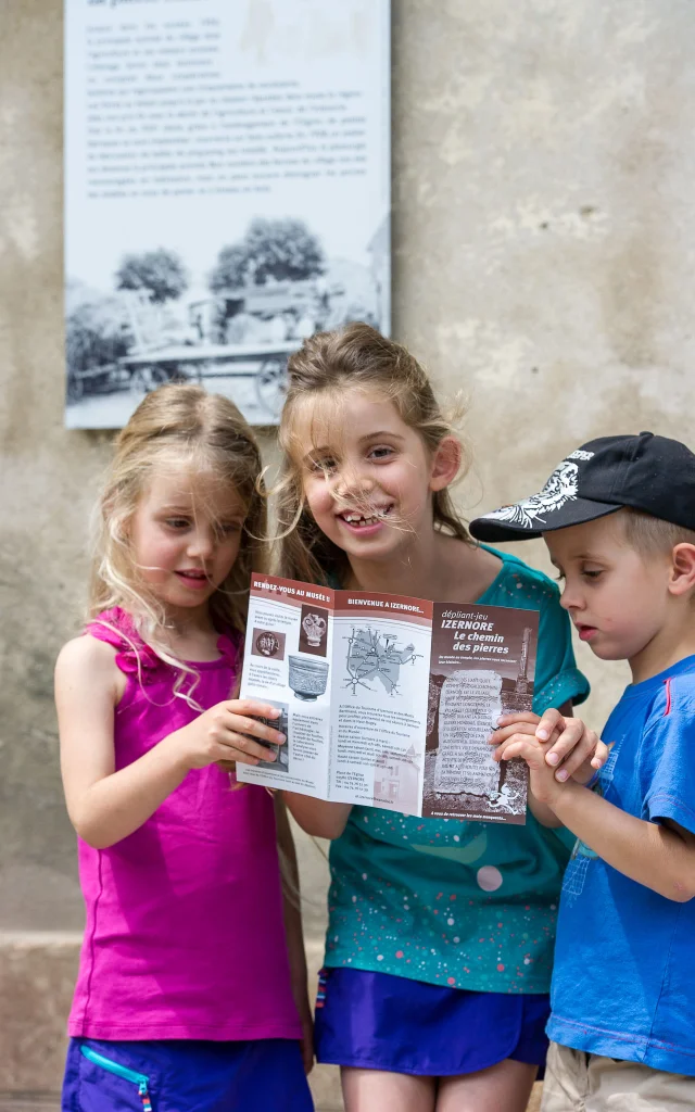 Visite du Musée d'Izernore en famille