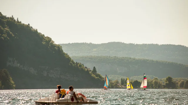 Water sports at Lac de Nantua