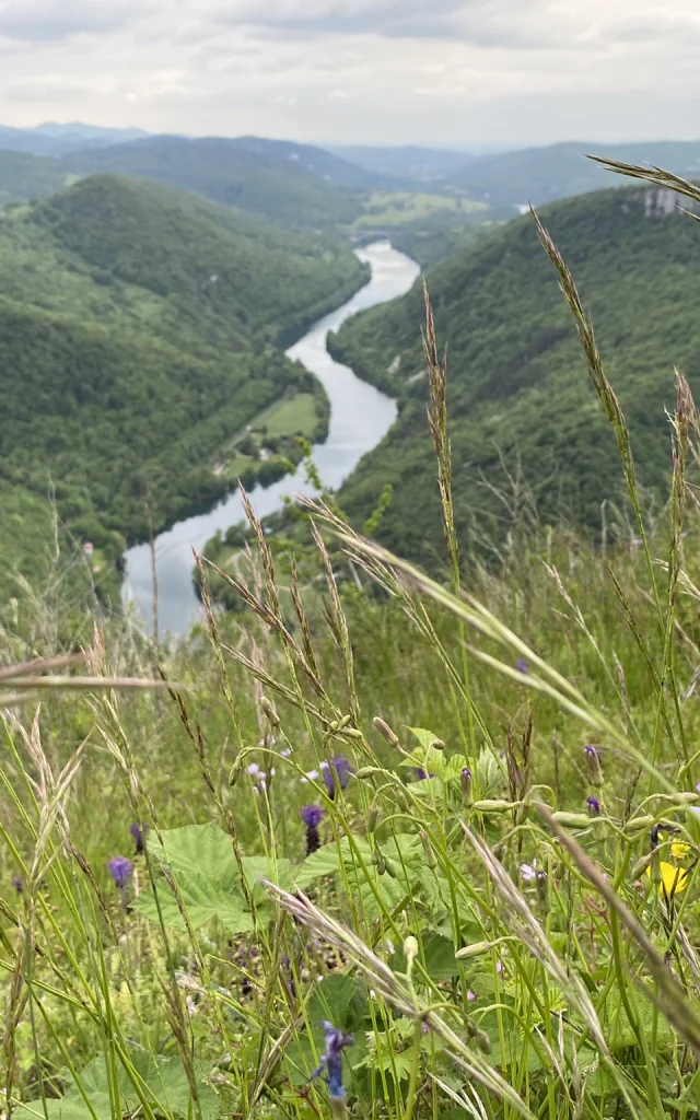 Spring hiking on Mont Balvay