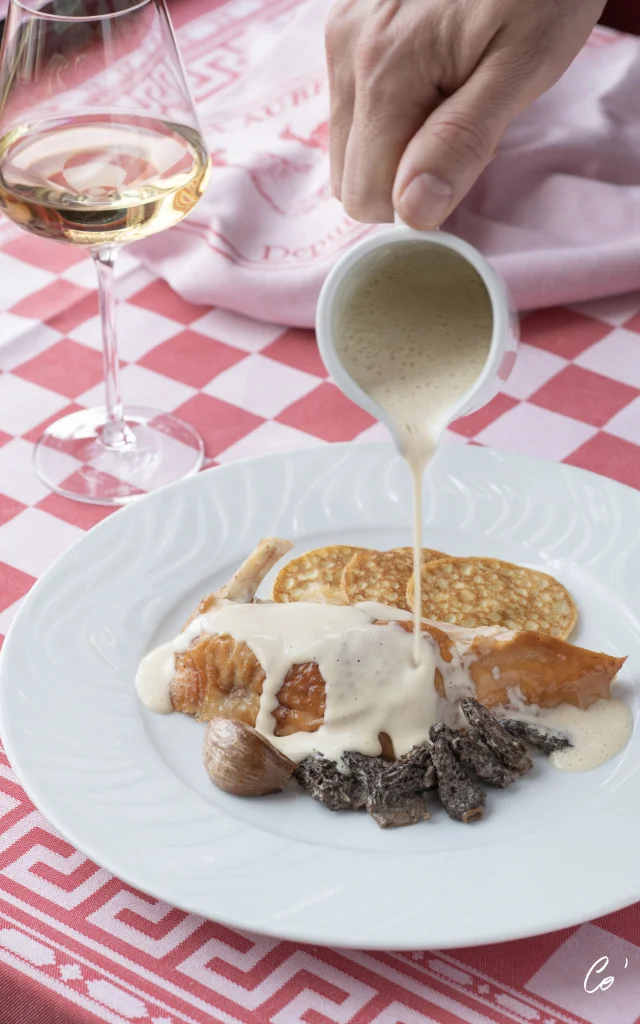 Volaille de Bresse à la crème et aux morilles