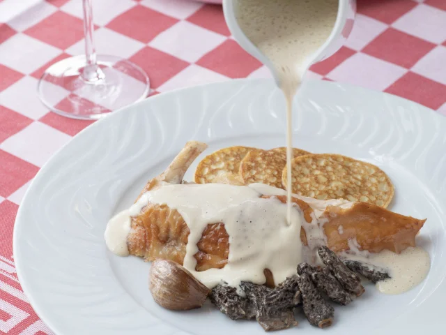 Volaille de Bresse à la crème et aux morilles