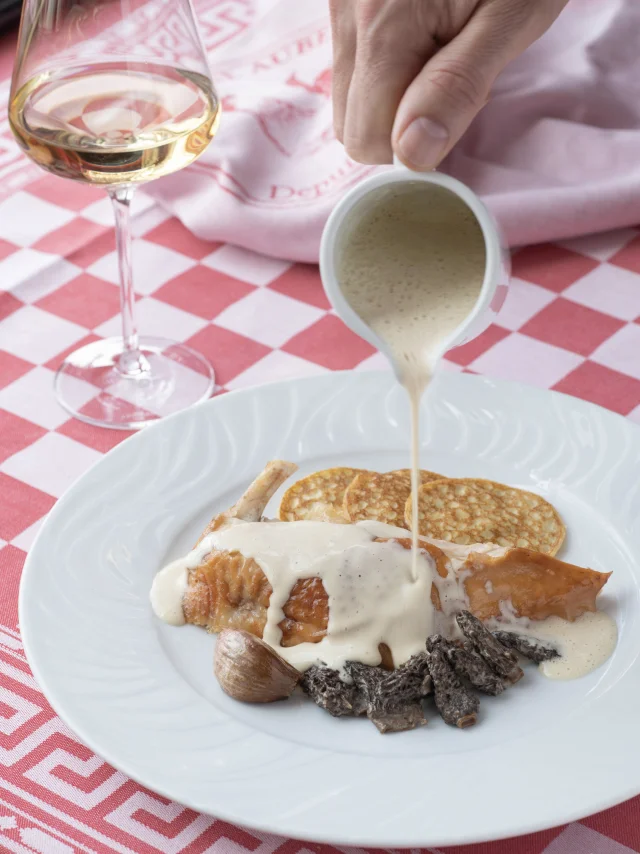 Volaille de Bresse à la crème et aux morilles