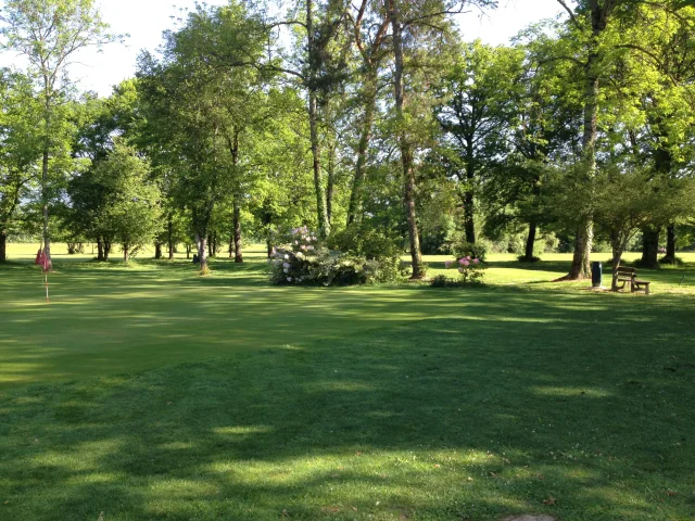 Putting Golf St Genis