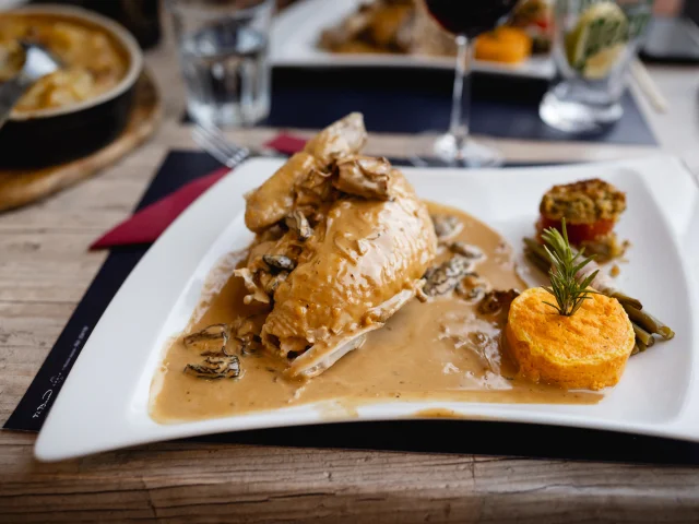 Volaille à la crème et aux morilles