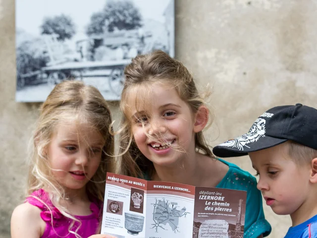 Visite du Musée d'Izernore en famille