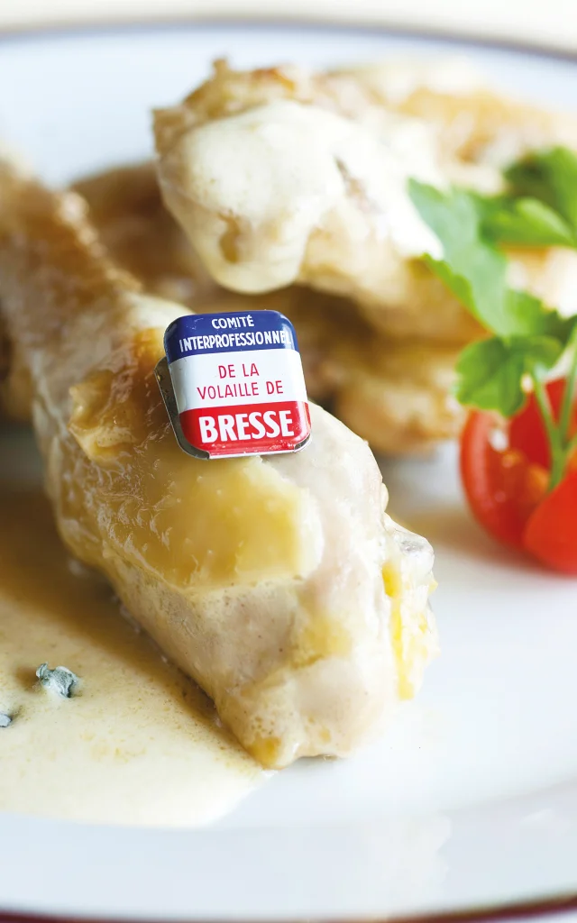 Assiette de poulet de bresse à la crème et au Bresse Bleu