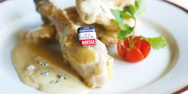 Assiette de poulet de bresse à la crème et au Bresse Bleu