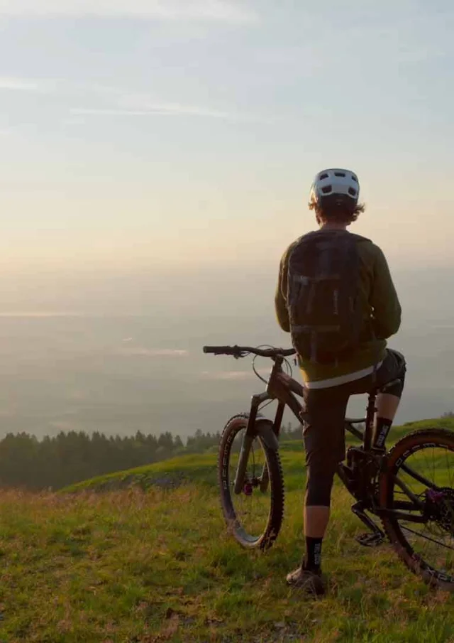 Mountain biking in the Ain mountains, to enjoy the view