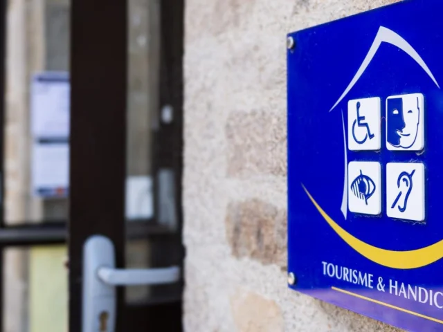 Schild Tourisme Handicap Accueil E1660033868504