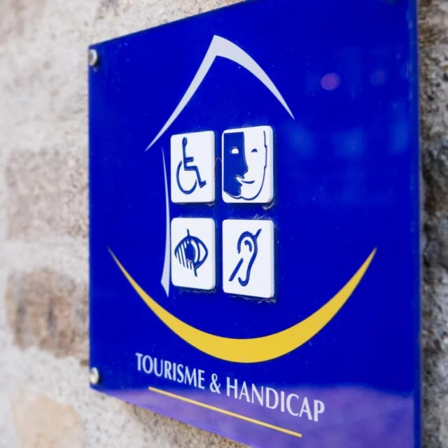 Schild Tourisme Handicap Accueil E1660033868504