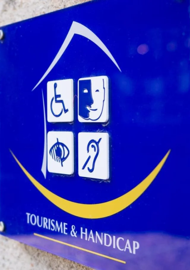 Schild Tourisme Handicap Accueil E1660033868504