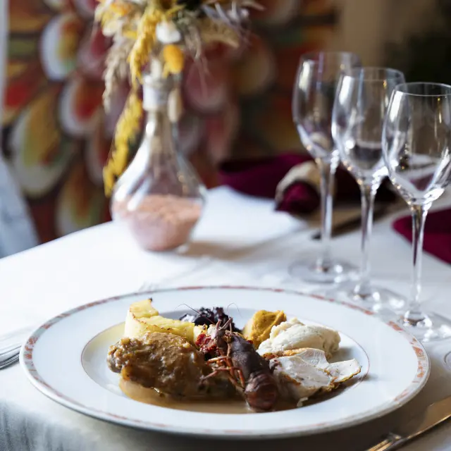 Poulet fermier de l'Ain IGP Label rouge aux écrevisses, à l'Auberge les Gentianes au Poizat, adhérent Saveurs de l'Ain