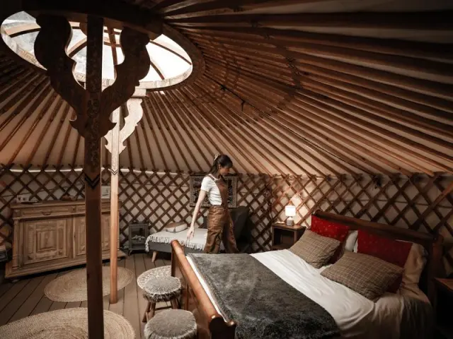 Yourte des Géorennes à Champfromier