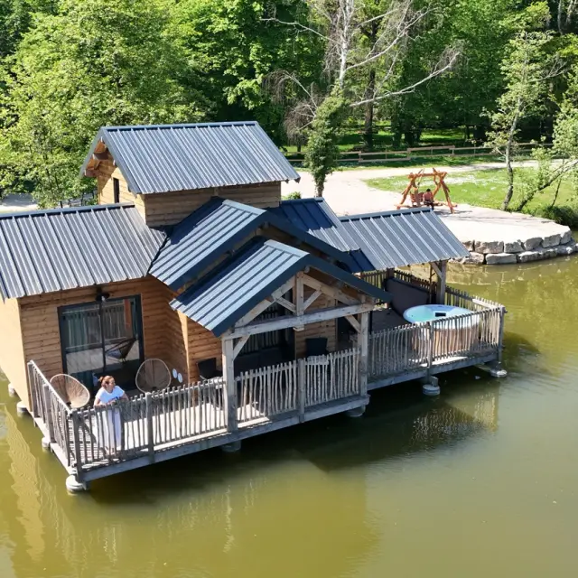 Cabane flottante du Domaine de la Dombes