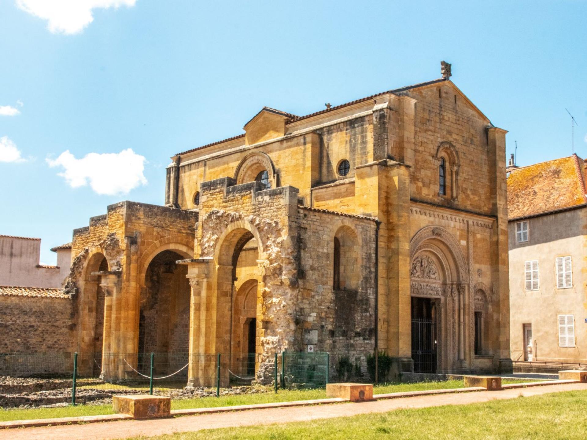 Abbey of Charlieu | adt-loire