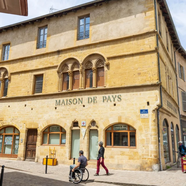 R-Charlieu-_Relais_de_l_abbaye_et_villageADT42-L.Lambert.jpg6_.jpg