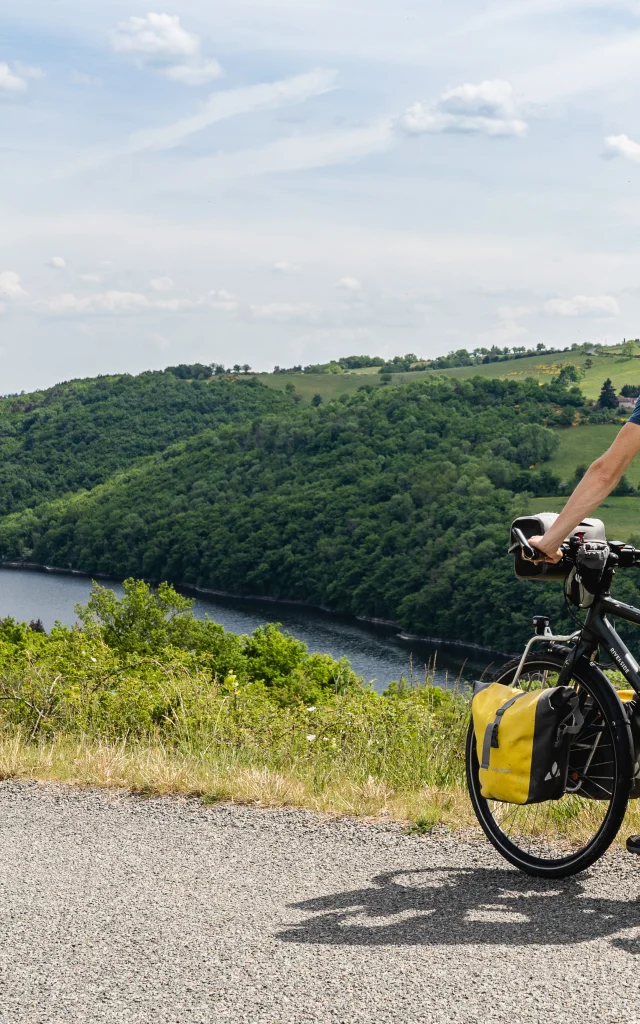 R-Saint-Priest-la-RocheADT42-Un_Monde_a_Velo-1.jpg
