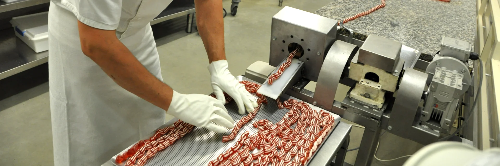 P Bourg Argental Les Bonbons De Julien 5 Adt42 Evelyne Deveaux 1