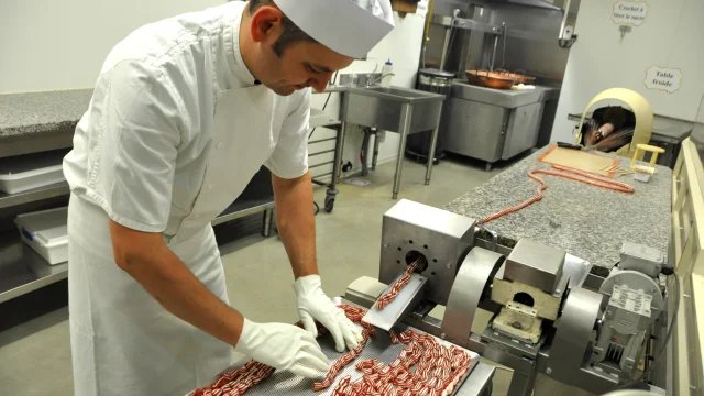 P Bourg Argental Les Bonbons De Julien 5 Adt42 Evelyne Deveaux 1