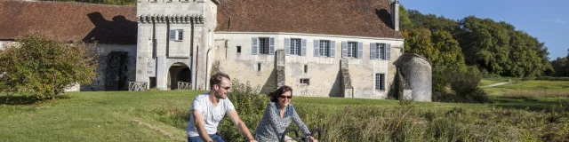 couple en vélo à la Corroirie du Liget